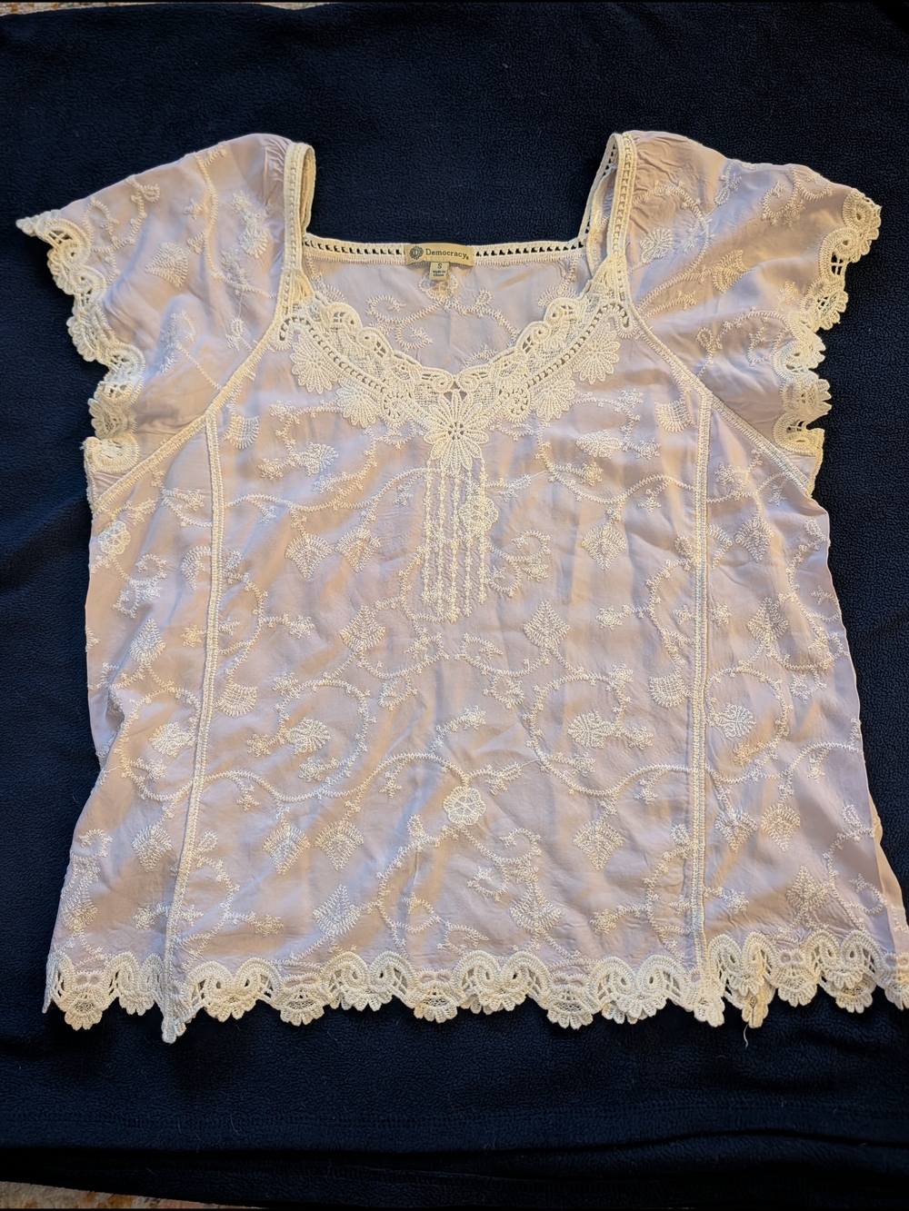 Democracy Women's S Ivory Embroidered Lace Flutter Sleeve Top Feminine Eyelet